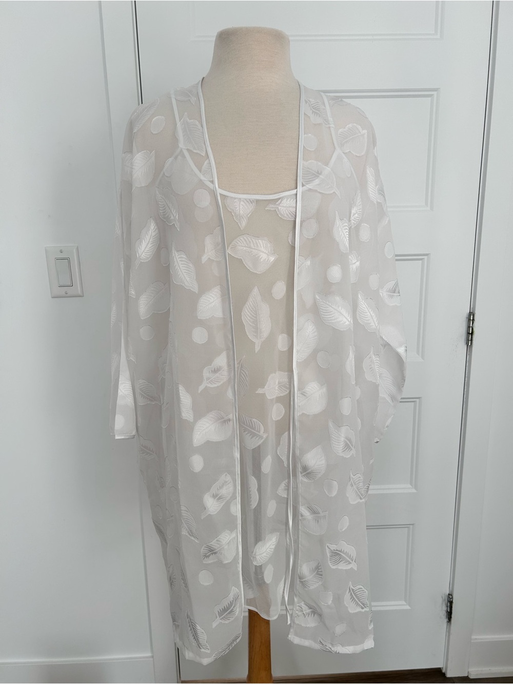 Jessica Intimates Sheer White Leaf Burnout 2pc Kimono Robe & Slip Set